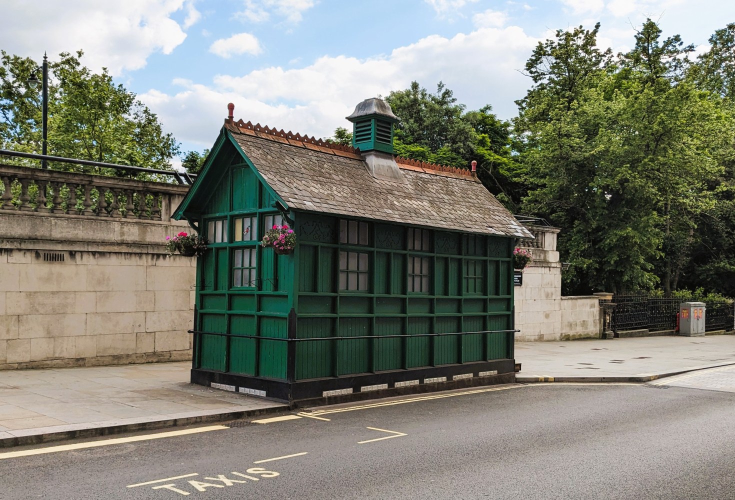 Taxi Green Hut